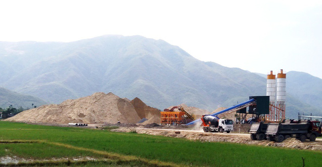 Khánh[-]Hòa[-]dừng[-]cấp[-]phép,[-]xử[-]"bảo[-]kê"[-]khai[-]thác[-]khoáng[-]sản